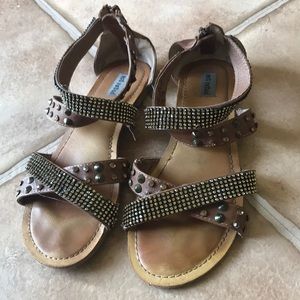 Buckle sandals
